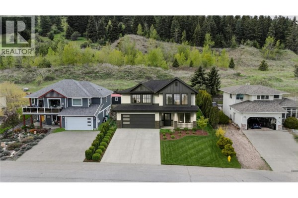 2000 Mountain View Avenue, Lumby, BC, photo 2