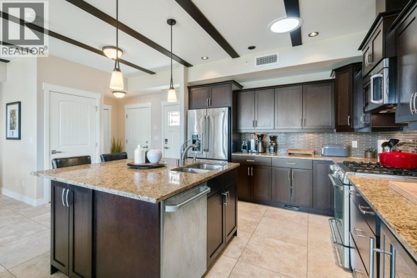 4pc Ensuite bath - 2000 Valleyview Drive Unit# 6, Osoyoos, BC V0H1V6 Photo 5
