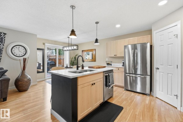 Den - 20007 131 Av Nw Nw, Edmonton, AB T5S0E1 Photo 4