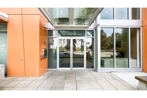 2001 13318 104 Avenue, Surrey, BC V3T0R2 Photo 2