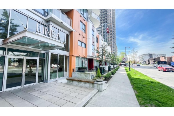 2001 13318 104 Avenue, Surrey, BC V3T0R2 Photo 4