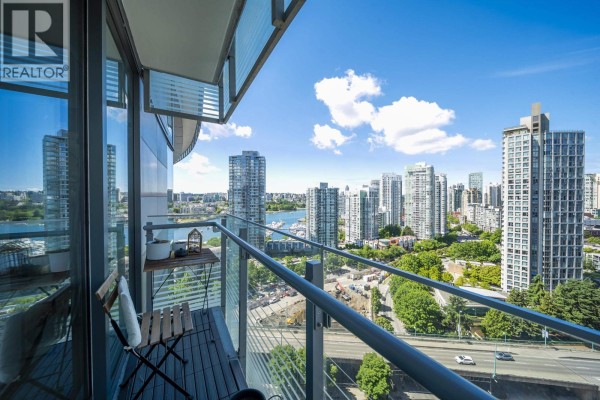2001 89 Nelson Street, Vancouver, BC, photo 3