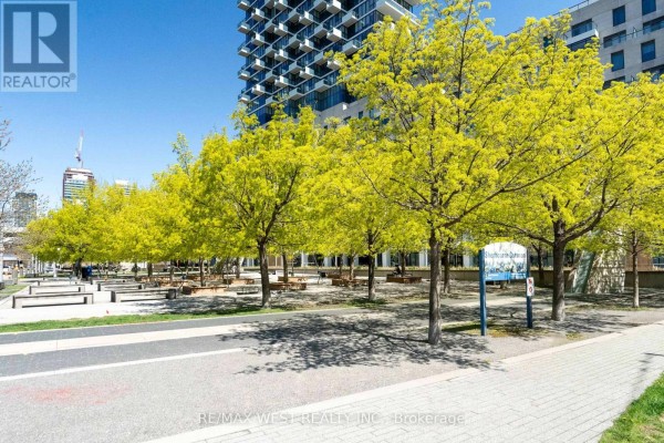 Kitchen - 2002 - 16 Bonnycastle Street, Toronto, ON M5A3T7 Photo 3