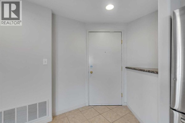 Living room/Dining room - 2003, 683 10 Street Sw, Calgary, AB T2P5H3 Photo 3