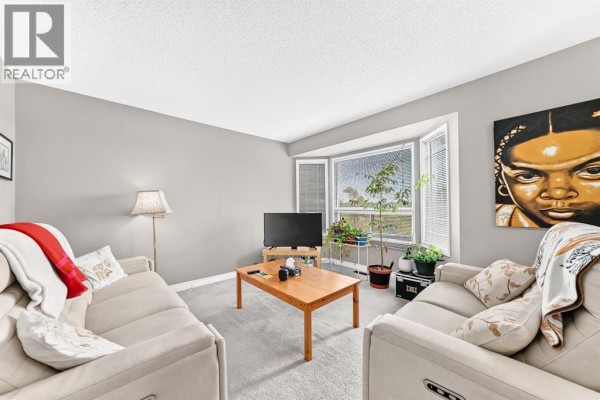 Living room - 2003 Signal Hill Green Sw, Calgary, AB T3H2Y4 Photo 3
