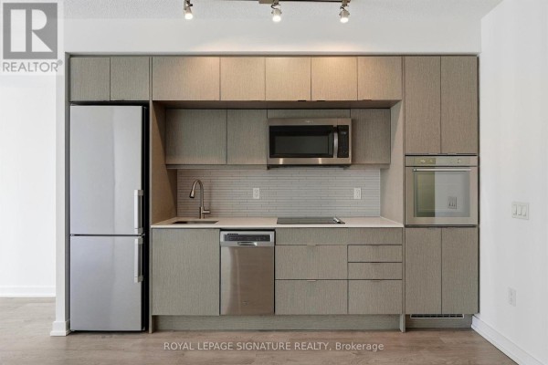 Living room - 2004 - 10 York Street, Toronto, ON M5J0E1 Photo 3