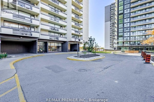 Kitchen - 2004 - 1455 Lawrence Avenue W, Toronto, ON M6L1B1 Photo 3