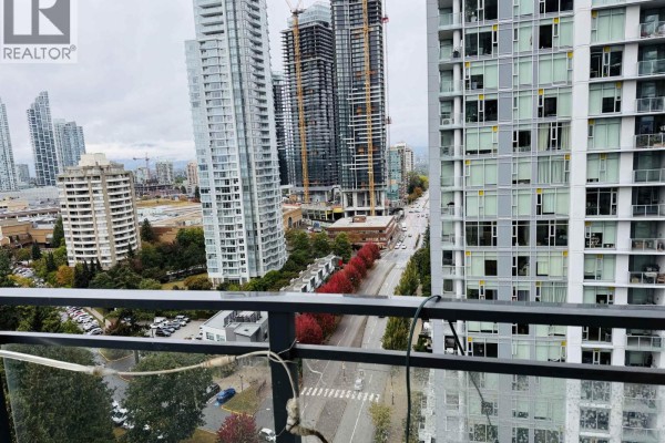 2004 4900 Lennox Lane, Burnaby, BC V5H0G9 Photo 5