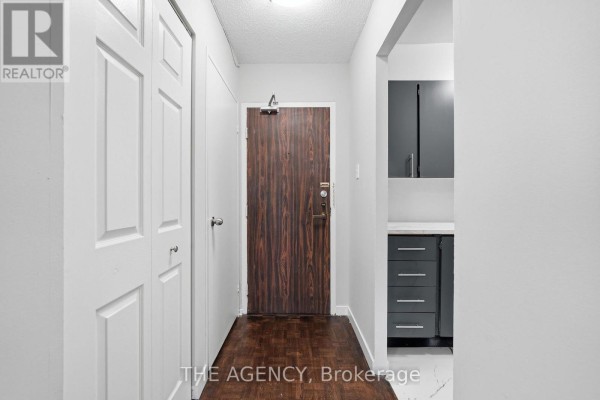 2004a - 2350 Dundas Street W, Toronto, ON, photo 2