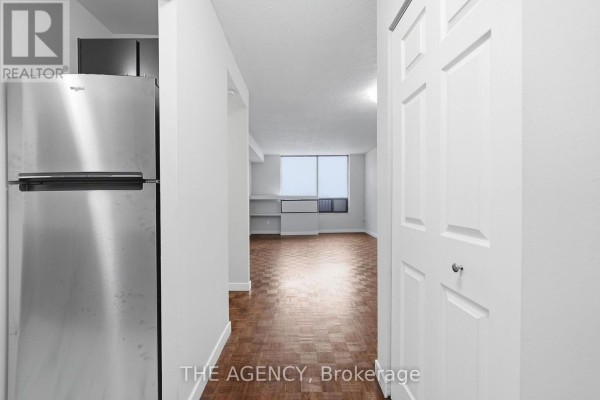 2004a - 2350 Dundas Street W, Toronto, ON, photo 3