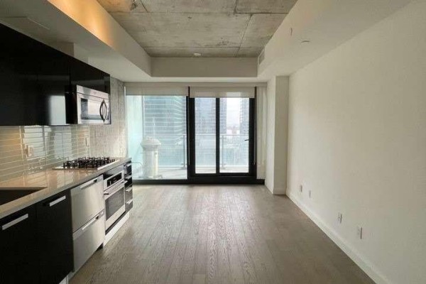 2005 - 224 King Street W, Toronto, ON M5H0A6 Photo 3