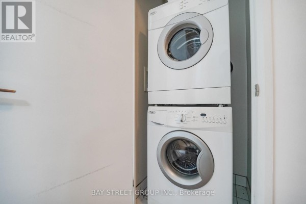 Den - 2005 - 500 Sherbourne Street, Toronto, ON M4X1L1 Photo 5