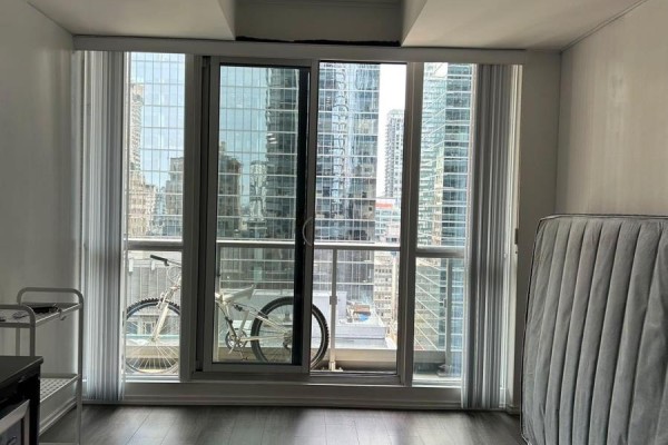 2005 - 70 Temperance Street, Toronto, ON, photo 3
