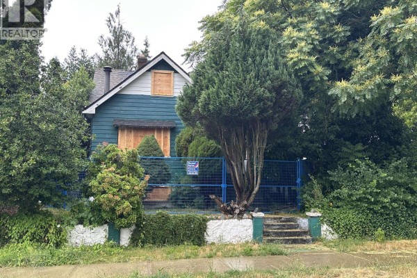 2005 Ninth Avenue, New Westminster, BC V3M3G6 Photo 2