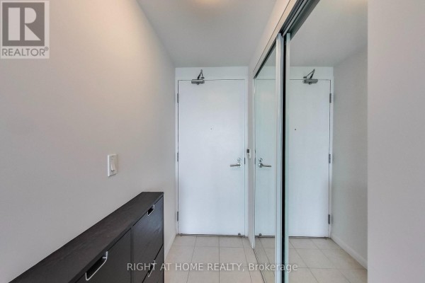 2006 - 215 Fort York Boulevard, Toronto, ON M5V4A2 Photo 5
