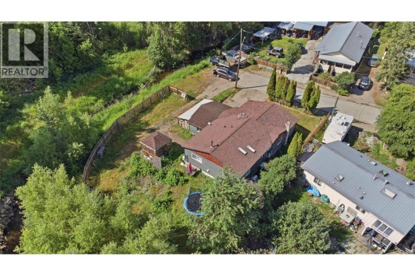 Kitchen - 2007 Heighway Crescent, Lumby, BC V0E2G0 Photo 5