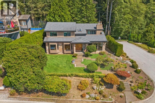 2008 Blairview Avenue, North Vancouver, BC V7H2N4 Photo 2