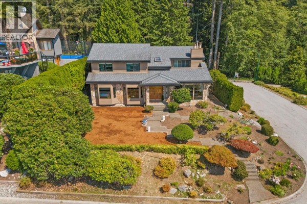 2008 Blairview Avenue, North Vancouver, BC V7H2N4 Photo 3