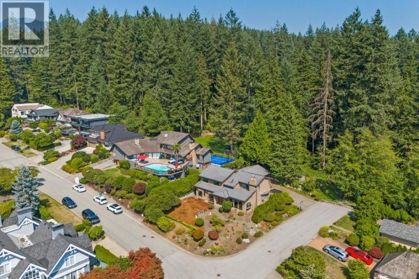 2008 Blairview Avenue, North Vancouver, BC V7H2N4 Photo 5