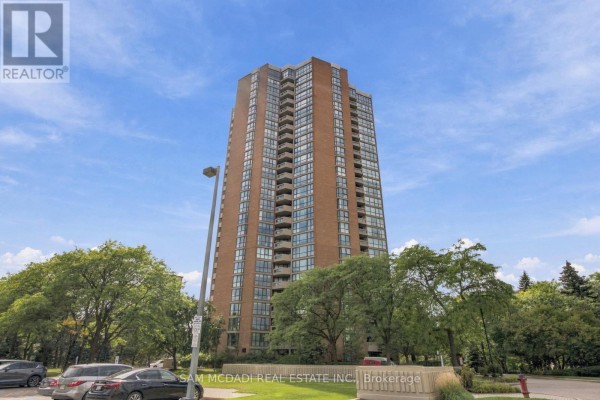 Living room - 2009 - 2000 Islington Avenue, Toronto, ON M9P3S7 Photo 2