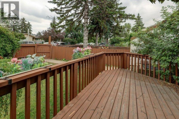 2009 41 Street Se, Calgary, AB, photo 3