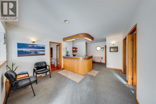 2009 Columbia Avenue, Castlegar, BC V1N2W9 Photo 4