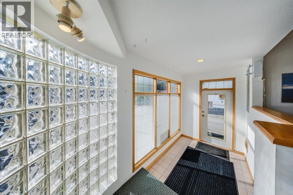 2009 Columbia Avenue, Castlegar, BC V1N2W9 Photo 5