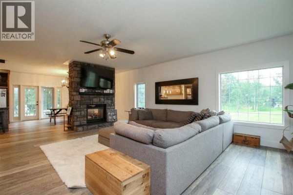Kitchen - 201, 1236 Township Road 384, Rural Red Deer County, AB T4S1S6 Photo 4