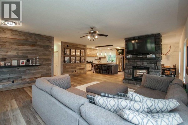 Pantry - 201, 1236 Township Road 384, Rural Red Deer County, AB T4S1S6 Photo 5
