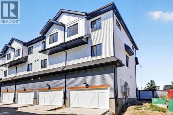 Living room - 201, 1750 Rangeview Drive Se, Calgary, AB T3S0X3 Photo 3