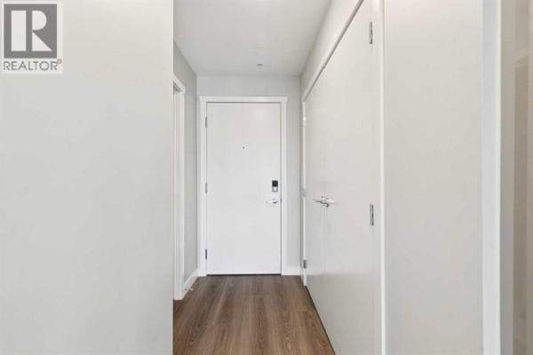 Foyer - 201, 301 10 Street Nw, Calgary, AB T2N1V5 Photo 4