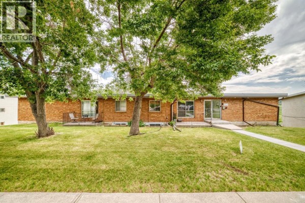 Primary Bedroom - 201, 4328 4 Street Nw, Calgary, AB T2K1A2 Photo 2