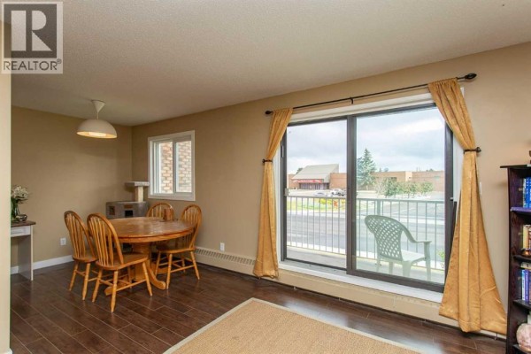 Kitchen - 201, 49 Bennett Street, Red Deer, AB T4R1V4 Photo 4