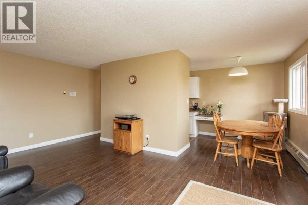 Living room - 201, 49 Bennett Street, Red Deer, AB T4R1V4 Photo 5