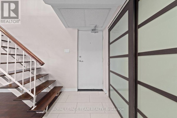 201 - 12 Corkstown Road, Ottawa, ON K2H5B3 Photo 3