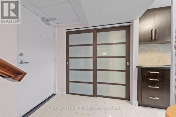201 - 12 Corkstown Road, Ottawa, ON K2H5B3 Photo 4