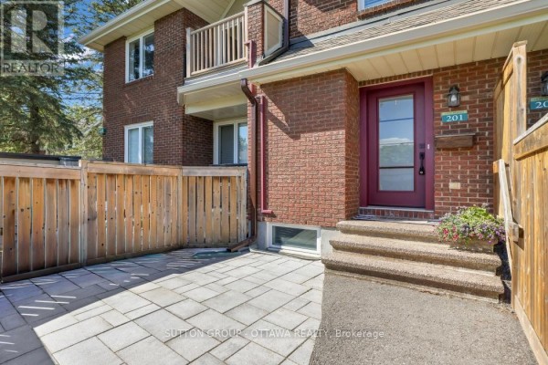 Kitchen - 201 - 1835 Marsala Crescent, Ottawa, ON K4A2E5 Photo 4