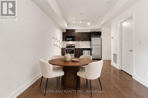 201 - 20 Bruyeres Mews, Toronto, ON M5V0G8 Photo 4