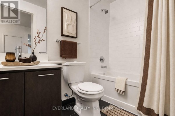201 - 20 Bruyeres Mews, Toronto, ON M5V0G8 Photo 5