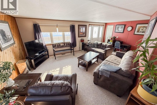 Bright living room with multiple seating options and large windows - 201 - 203 4th Avenue, Climax