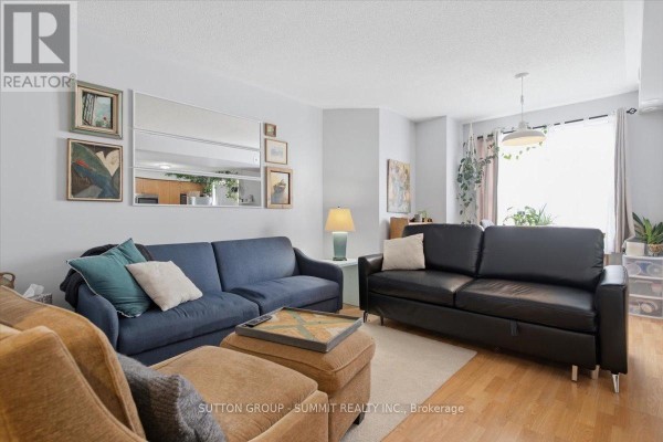 201 - 25 Strangford Lane, Toronto, ON, photo 3