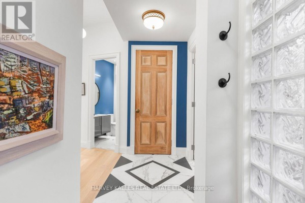 Foyer - 201 - 295 Davenport Road, Toronto, ON M5R1K5 Photo 4