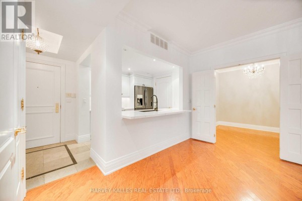 Living room - 201 - 33 Delisle Avenue, Toronto, ON M4V3C7 Photo 4