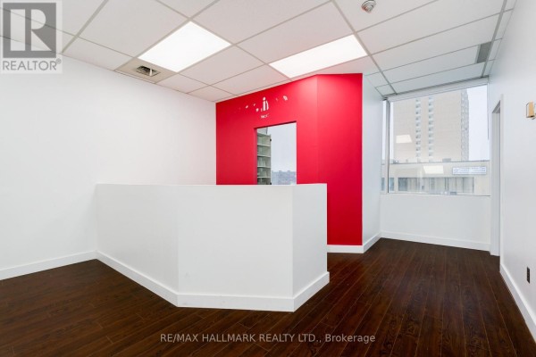 201 - 3420 Finch Avenue E, Toronto, ON M1W2R6 Photo 4