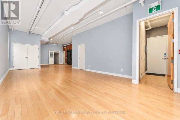 201 - 489 Queen Street W, Toronto, ON M5V2B4 Photo 4