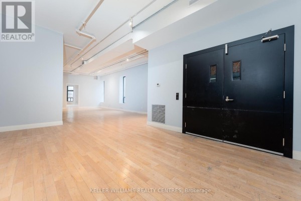 201 - 489 Queen Street W, Toronto, ON M5V2B4 Photo 5