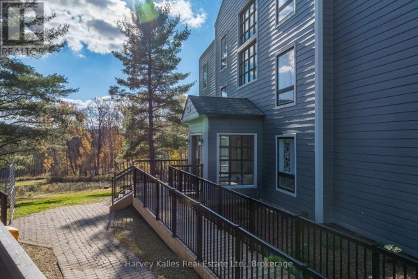 201 - 54 Deerhurst Summit Drive, Huntsville, ON P1H2E8 Photo 5