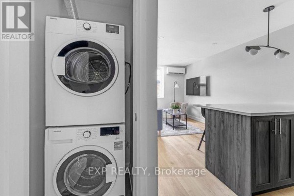 Bathroom - 201 - 658 Somerset Street W, Ottawa, ON K1R5K4 Photo 3