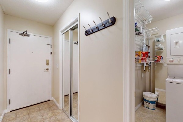 Kitchen - #201 11408 108 Av Nw, Edmonton, AB T5H4R5 Photo 2