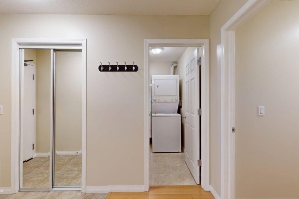 Family room - #201 11408 108 Av Nw, Edmonton, AB T5H4R5 Photo 3